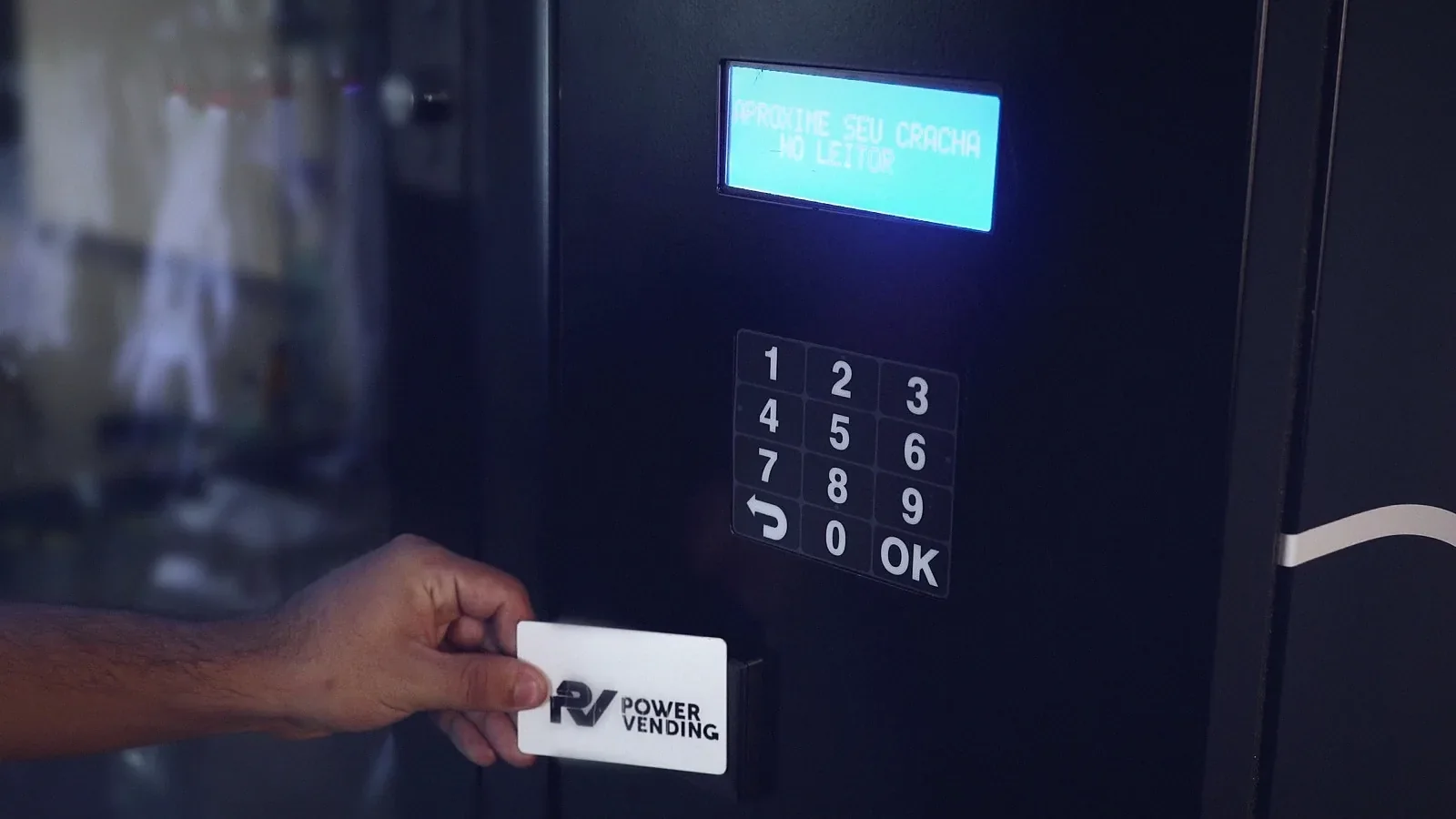 Crachá aproximado do leitor RFID da máquina